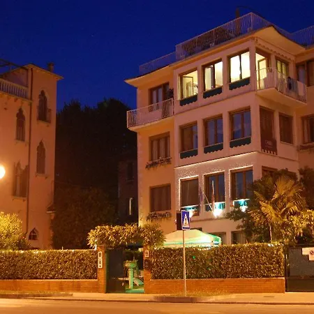 بيت للعطل Oasis Lagoon Estate